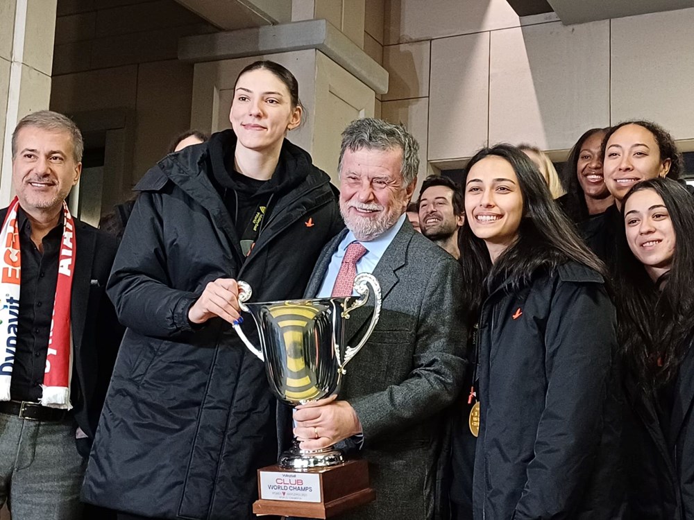 Dünya şampiyonu Eczacıbaşı Dynavit yurda döndü: Her zaman zirvedeyiz