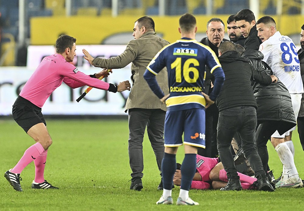 Halil Umut Meler’den Emre Belözoğlu için çarpıcı sözler