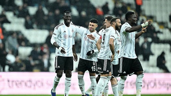 Beşiktaş’ta şok sakatlık! Yıldız oyuncu oyuna devam edemedi