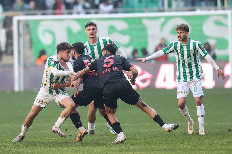 Bursaspor’da 2 oyuncu daha kadro dışı bırakıldı