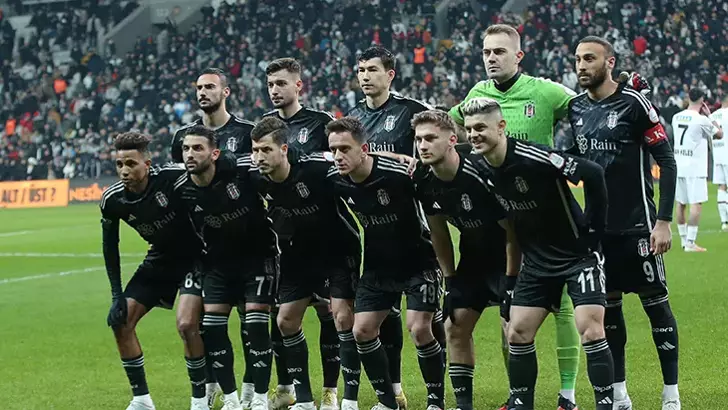 Beşiktaş’tan sürpriz karar! Yıldız oyuncunun sözleşmesi donduruldu