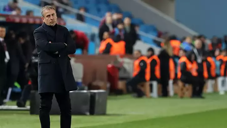 Trabzonspor’da Abdullah Avcı hakemlere isyan etti! ‘Yan hakem nasıl görmüyor’