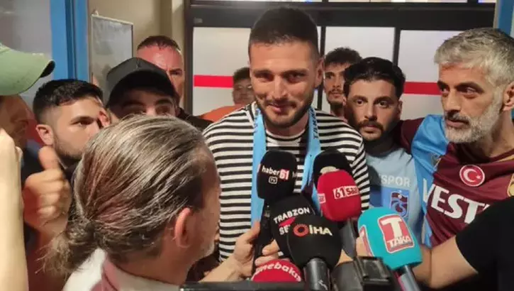 Trabzonsporlu taraftarlardan coşkulu karşılama